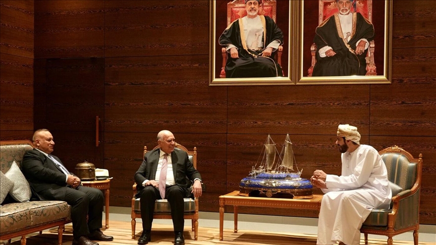 وزير خارجية العراق يصل سلطنة عُمان لبحث "التطورات الإقليمية"