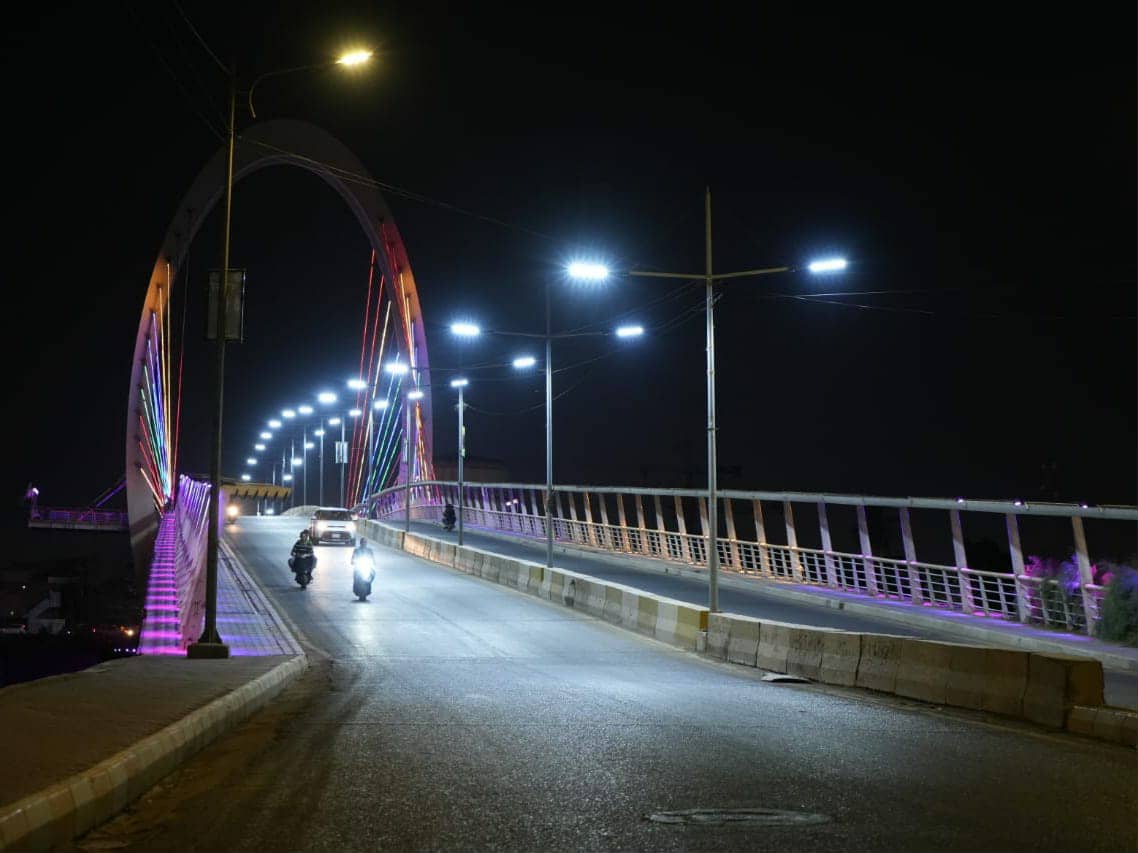 كهرباء ميسان تنجز إنارة وتأهيل 16 شارعاً حيوياً ضمن مشاريع خطته وتنمية الأقاليم لعام 2025