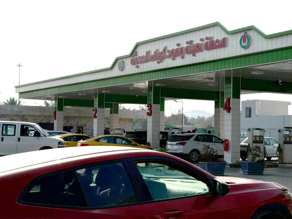 هل وصلت أزمة البنزين إلى كربلاء؟.. طوابير طويلة أمام المحطات وأخرى مغلقة (فيديو)