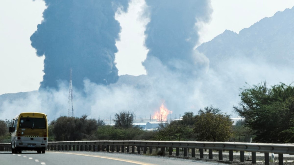 توقف تحميل النفط في ميناء الفجيرة بعد استهداف ناقلة كويتية