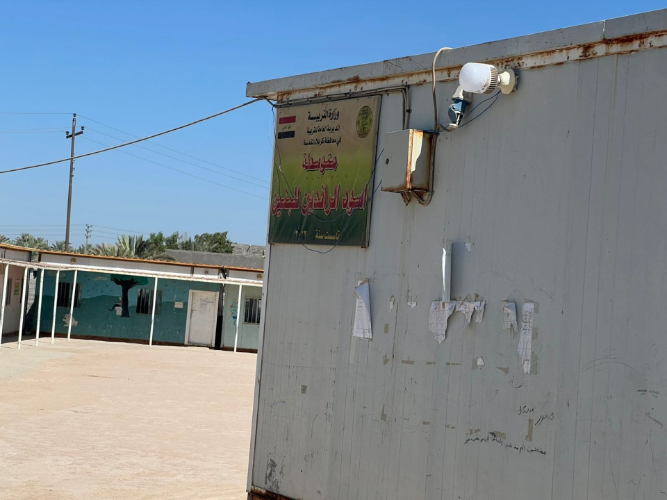 بين المدارس الكرفانية والجدران الآيلة للسقوط… من سرق حق تلاميذ كربلاء؟