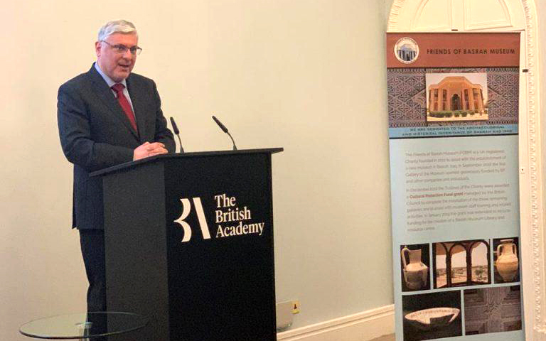 جعفر الصدر يدعو بريطانيا إلى دعم العراق ثقافيًا واقتصاديًا