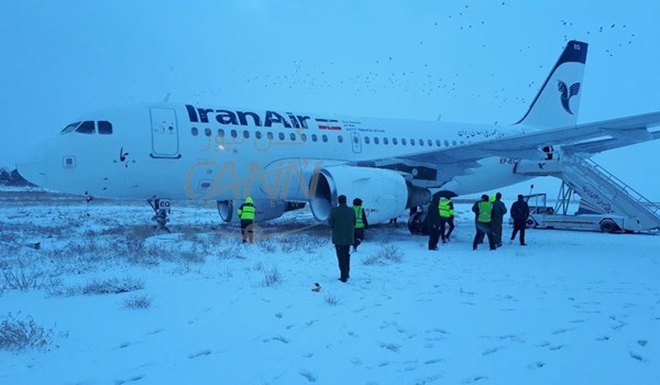 بالصورة.. طائرة ايرانية تنحرف عن المدرج في ثاني حادث من نوعه خلال اسبوع