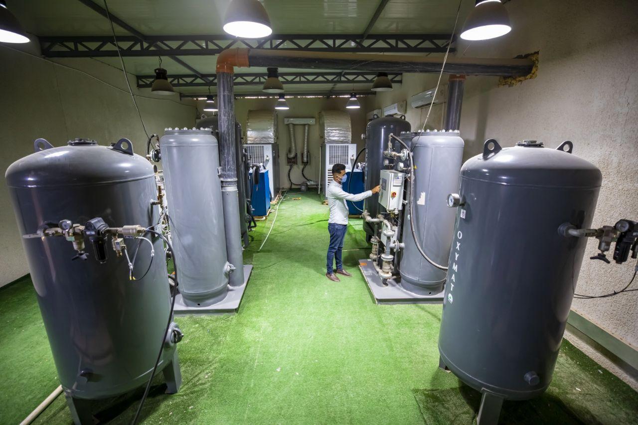 مجاناً .. العتبة الحسينية تزوّد كافة المؤسسات الصحية بغاز الاوكسجين الطبي (صور)