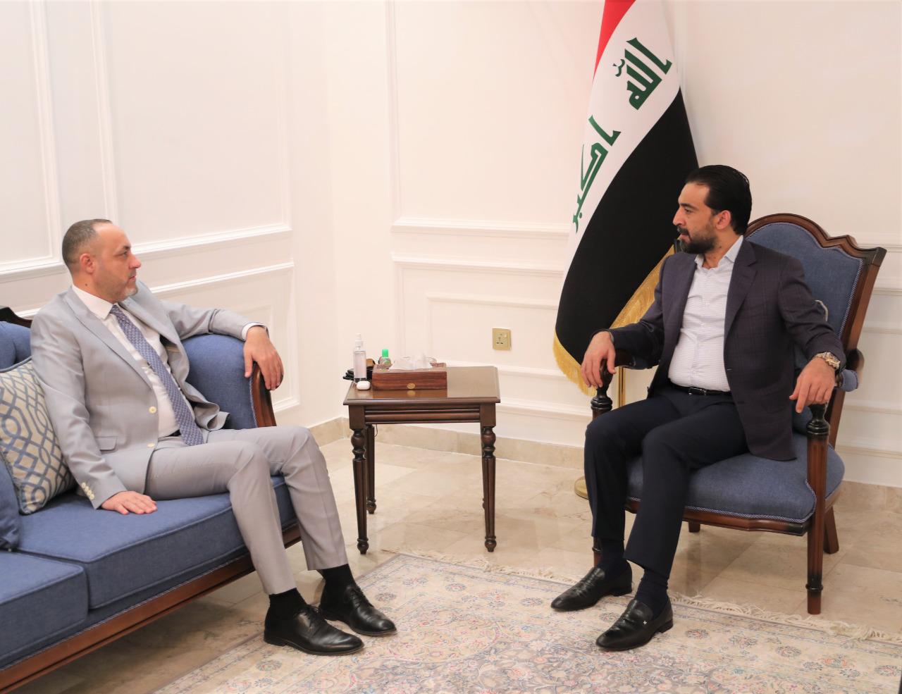 الحلبوسي يؤكد دعم البرلمان لشبكة الإعلام في إجراءات حيادها وتطويرها