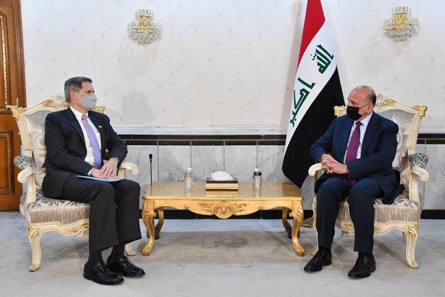 بغداد وواشنطن يؤكدان أهمية المضي في تحقيق شراكة فاعلة تتسم باحترام سيادة العراق