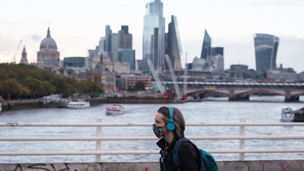 بريطانيا تسجل قفزة حادة للإصابات والوفيات بفيروس كورونا