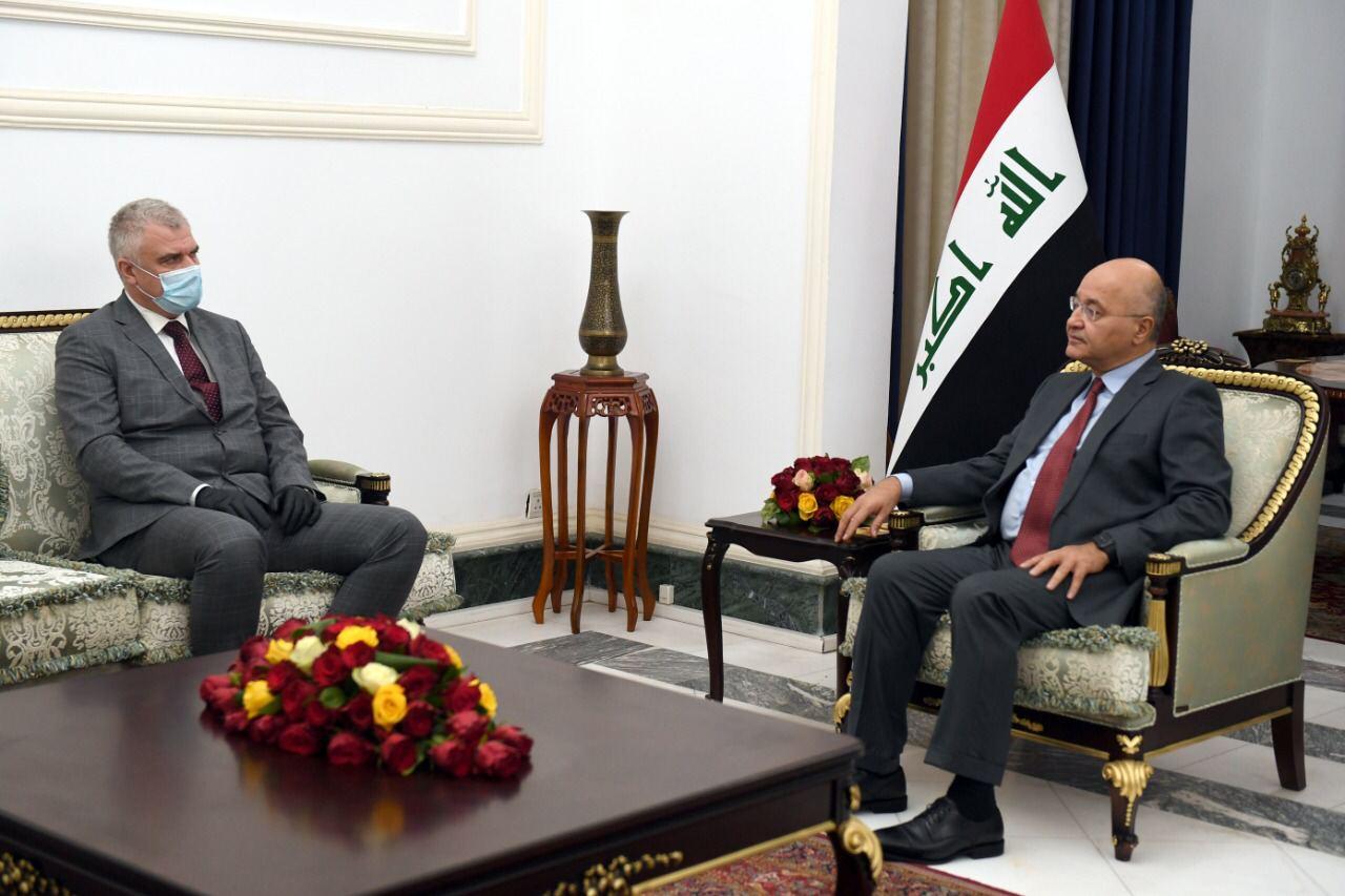 صالح يؤكد للسفير الروسي ضرورة تخفيف التوترات في المنطقة