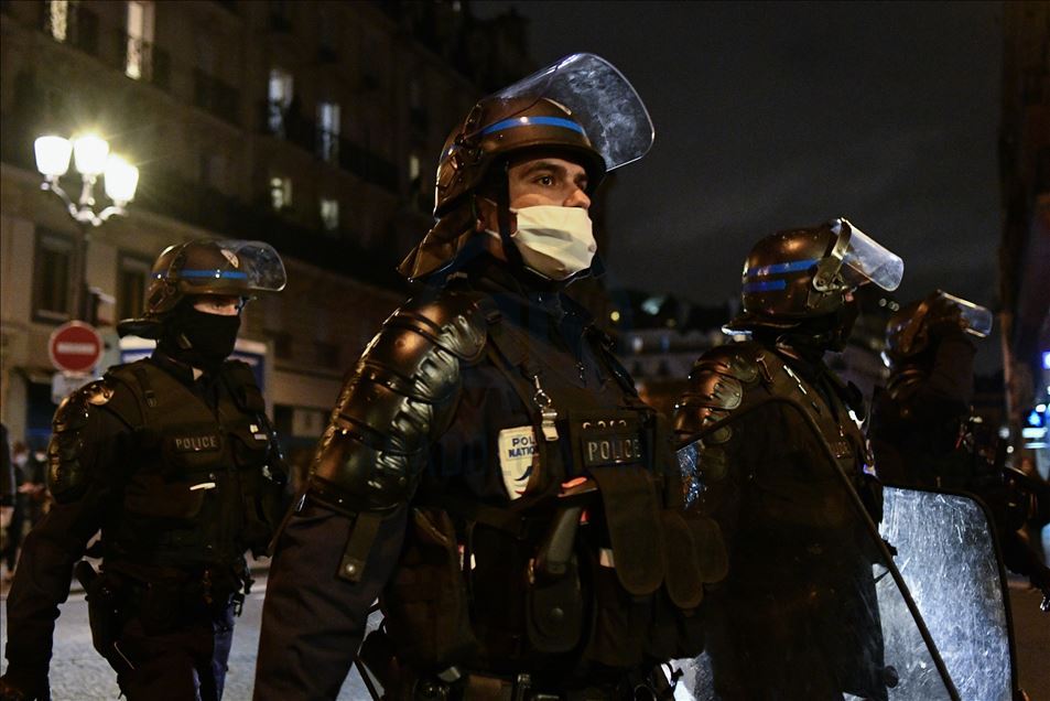 فرنسا تدخل إغلاقا شاملا واحتجاجات ضد قيود مكافحة كورونا في باريس (صور)