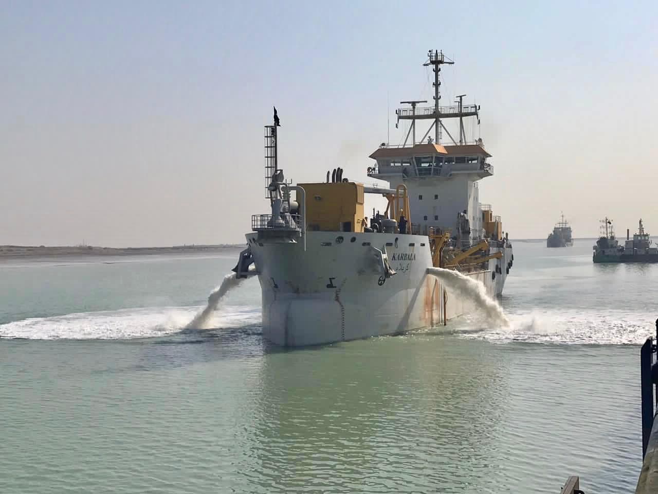 النقل: الحفارة كربلاء تعمق واجهة رصيف 12 في ميناء ام قصر الشمالي (صور)