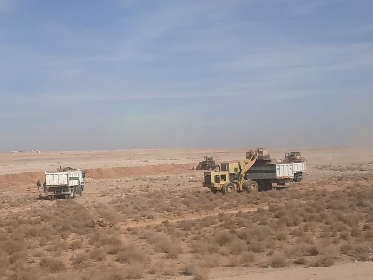 من عرعر الى النخيب.. فرقة العباس تكمل المرحلة الثانية من مشروع الخندق والساتر الامني