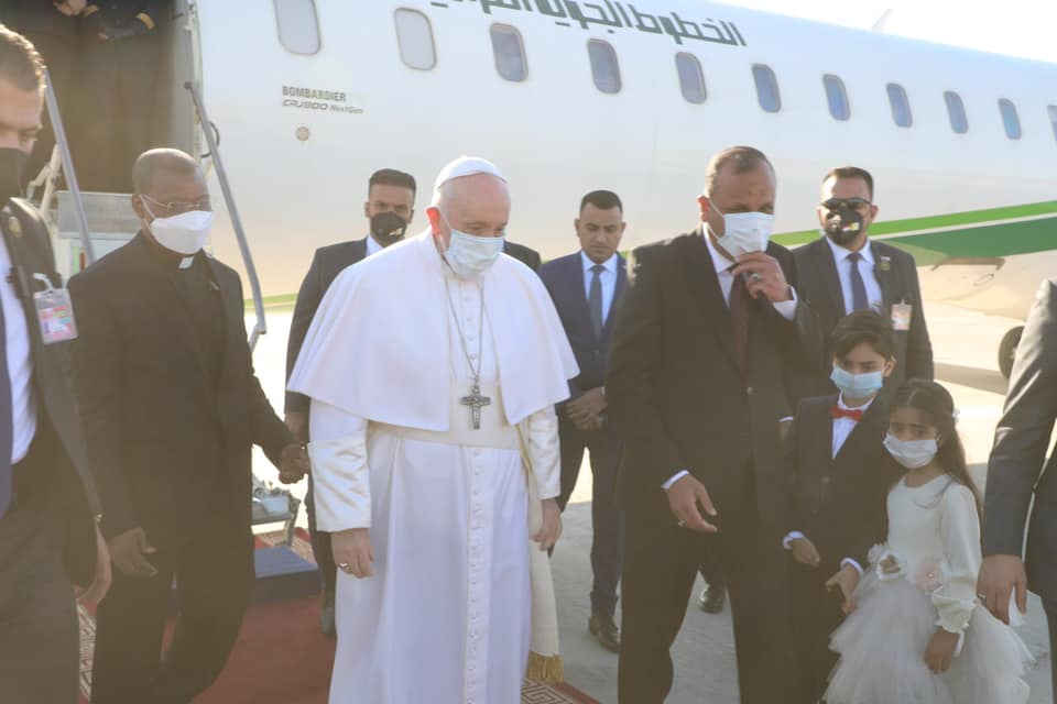 بالصور.. البابا يصل النجف