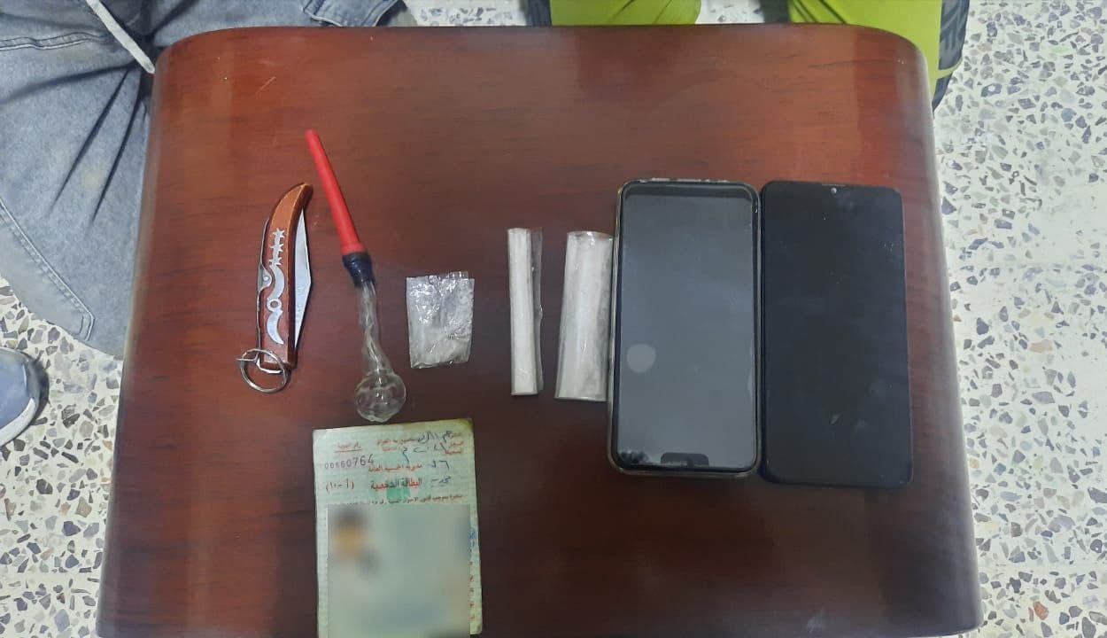 القبض على مروجين للمخدرات في بغداد وبحوزتهم مادة الكرستال