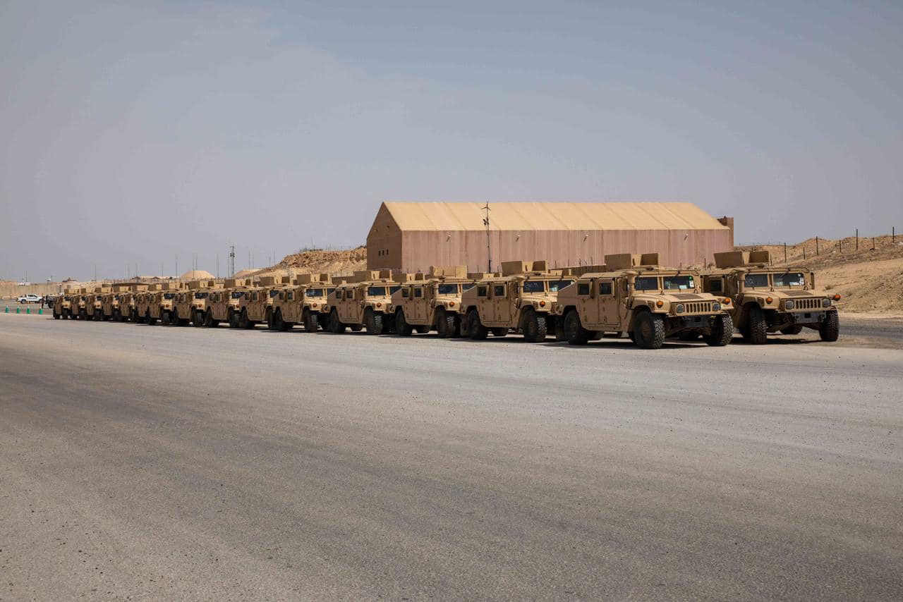 بالصور: العراق يتسلم معدات بقيمة اكثر من 18 مليون من التحالف الدولي