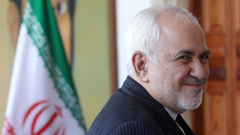 ظريف يعلق على الانتقادات اللاذعة إليه من قبل المرشد الايراني