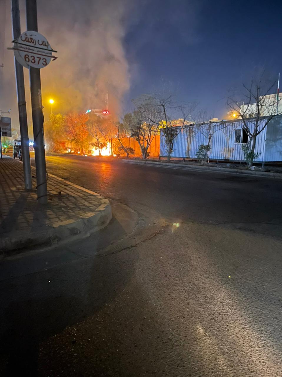 ايران تدين حرق قنصليتها في كربلاء وتدعو لحماية مواقعها الدبلوماسية