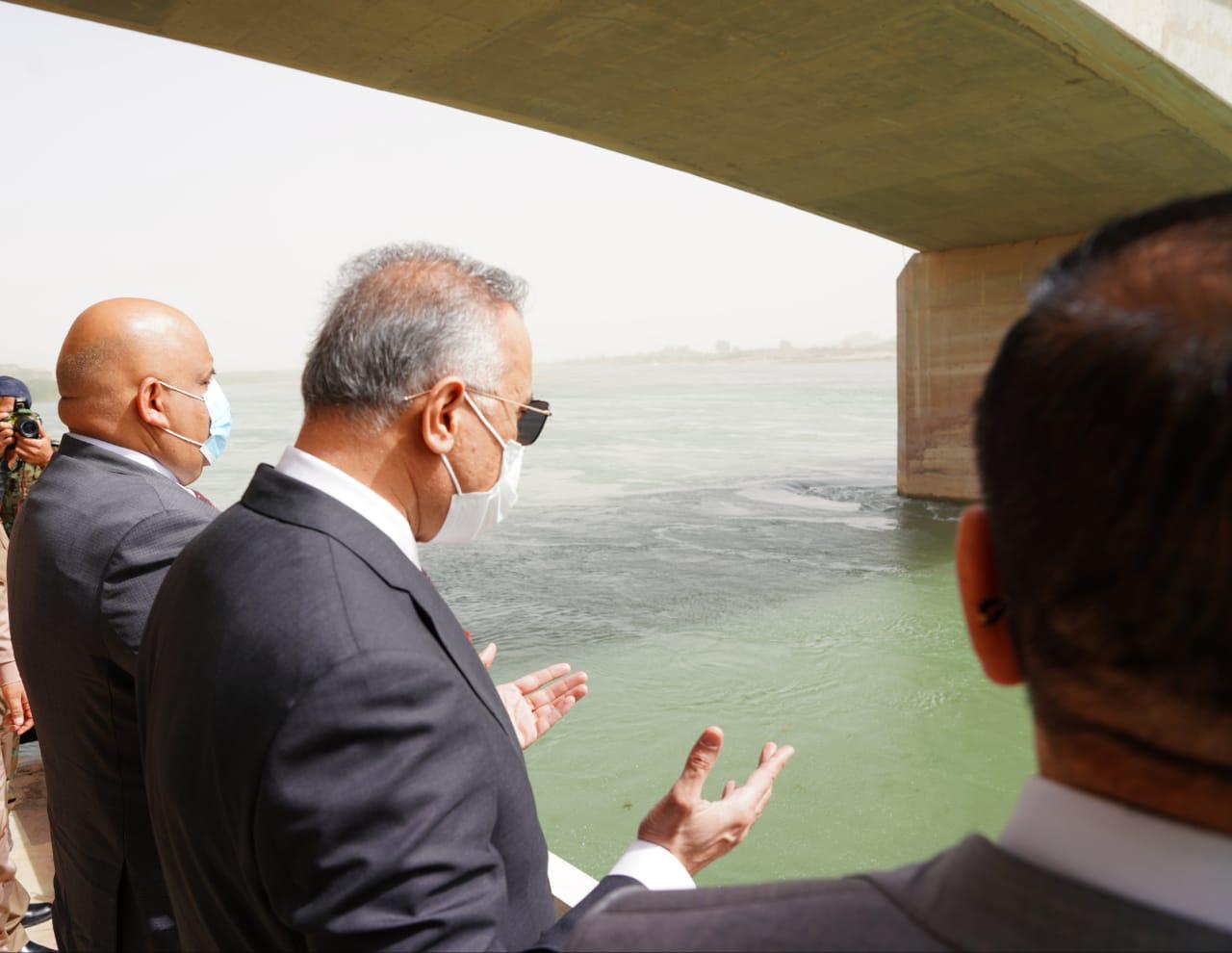 الكاظمي من موقع جريمة سبايكر: الفساد والسياسات الخاطئة سبب هذه المأساة (صور)