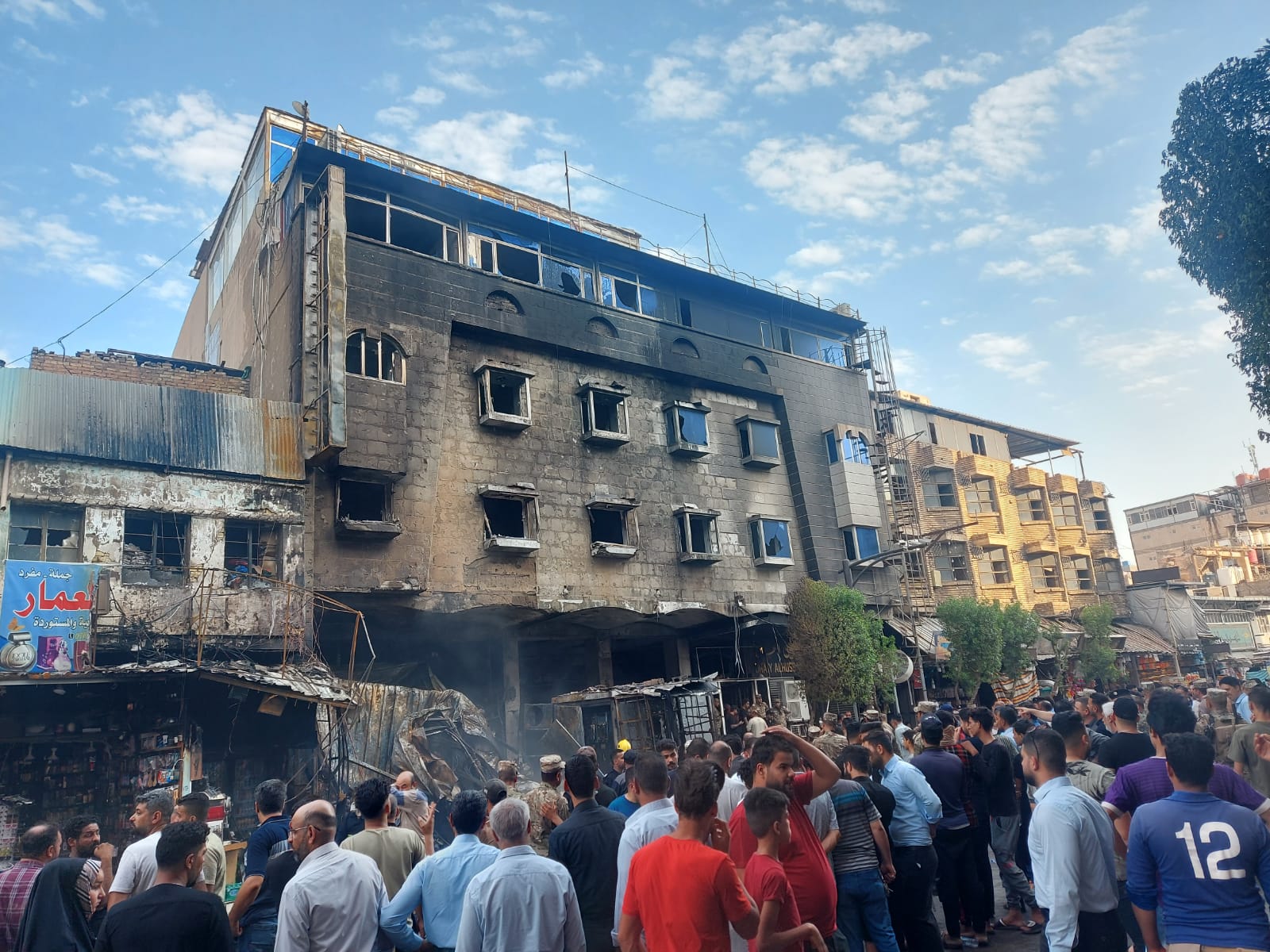 وفاة طفلة في حريق اندلع بفندق وسط كربلاء والدفاع المدني تنقذ عشرات النزلاء