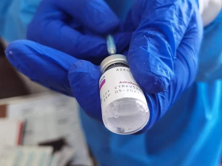 المرشد الايراني يصادق على السماح باستيراد لقاحات كورونا الأجنبية