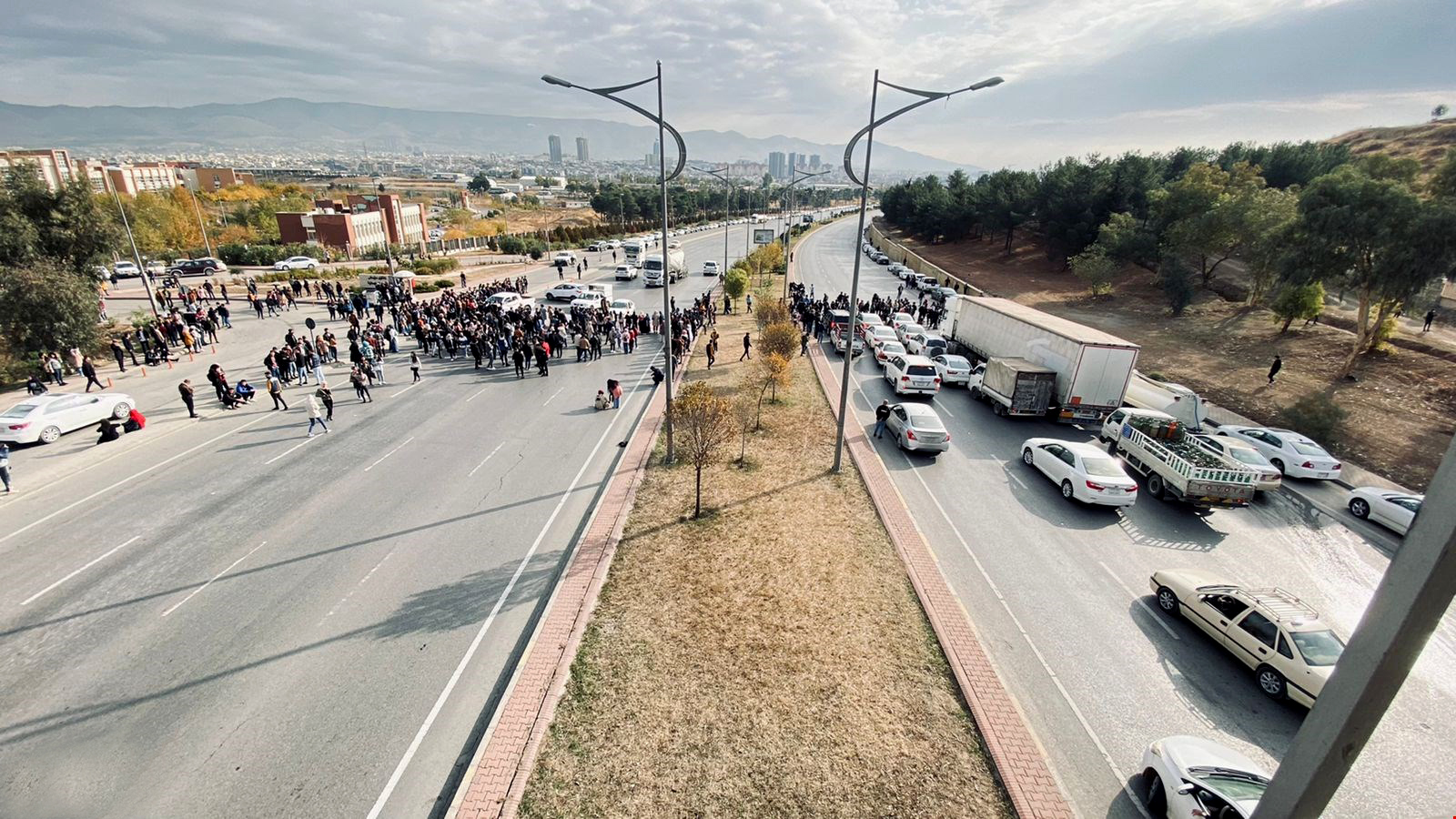 مجدداً.. متظاهرو السليمانية يقطعون شوارعها