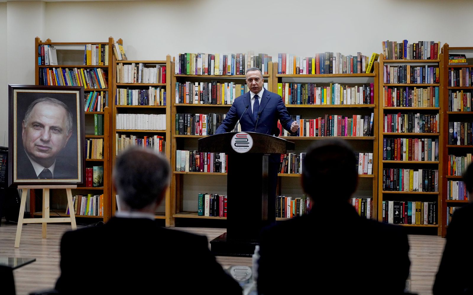 الكاظمي يزور دار الكتب والوثائق ويفتتح قاعة "أحمد الجلبي"