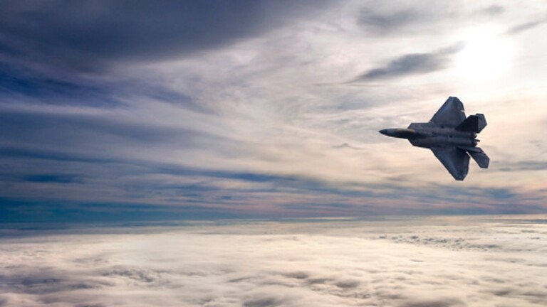 بعد هجمات الحوثي.. مقاتلات أمريكية تصل إلى الإمارات