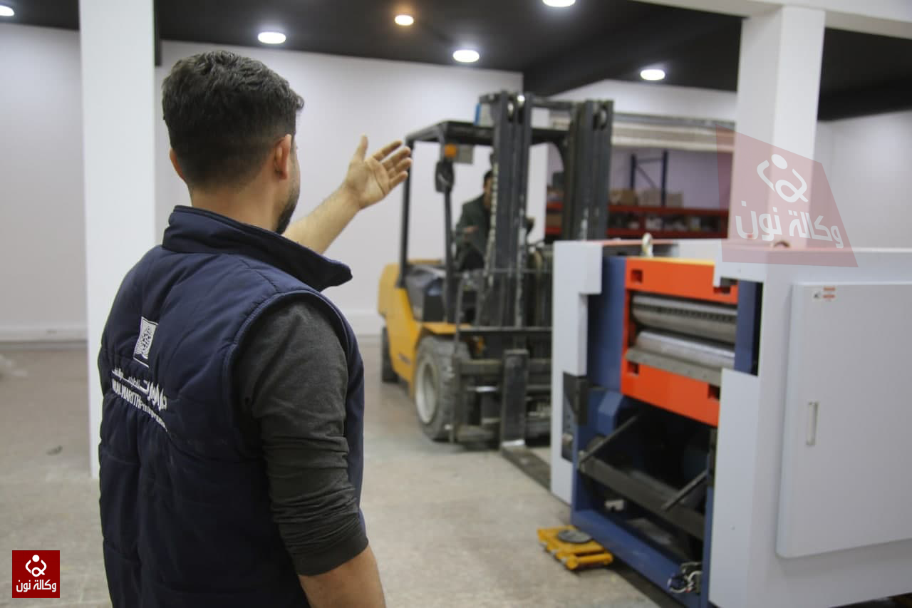 طاقته الانتاجية 10 الاف بند بالساعة.. دار الوارث تنصب مصنع انتاج الورق ( A3  و A4) في كربلاء (صور)