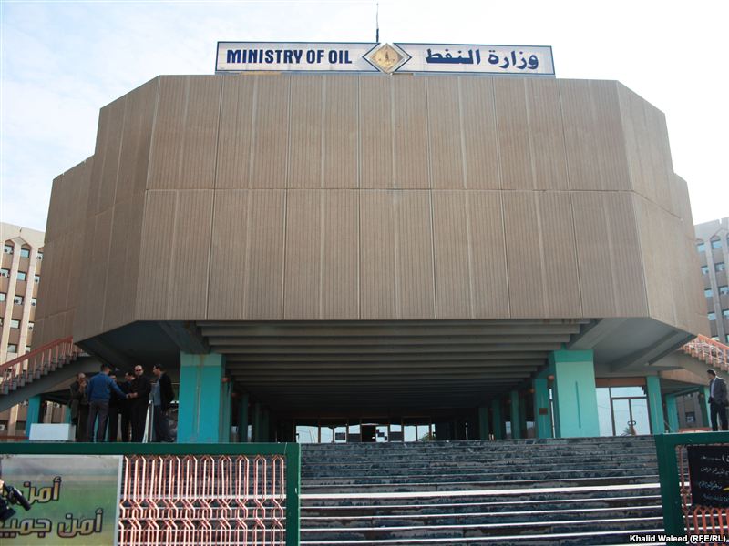 بشرى سارة لعقود النفط.. درجات وظيفية على ملاك الوزارة