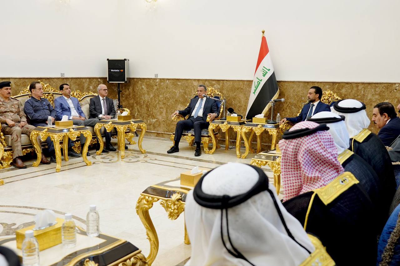 الكاظمي خلال لقائه شيوخ الانبار: العراق بأمس الحاجة إلى الانتماء الوطني ووحدة الكلمة (صور)