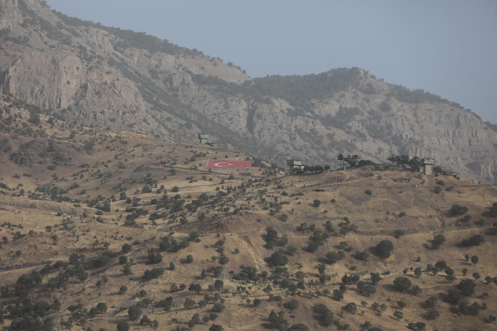 قصف يستهدف معسكرا للقوات التركية في دهوك