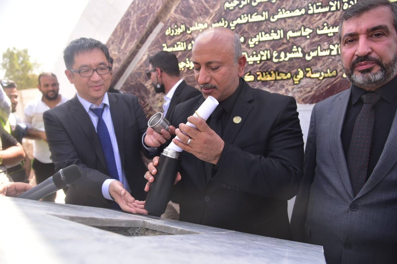 بالصور.. وضع حجر الأساس لبناء 44 مدرسة نموذجية في كربلاء