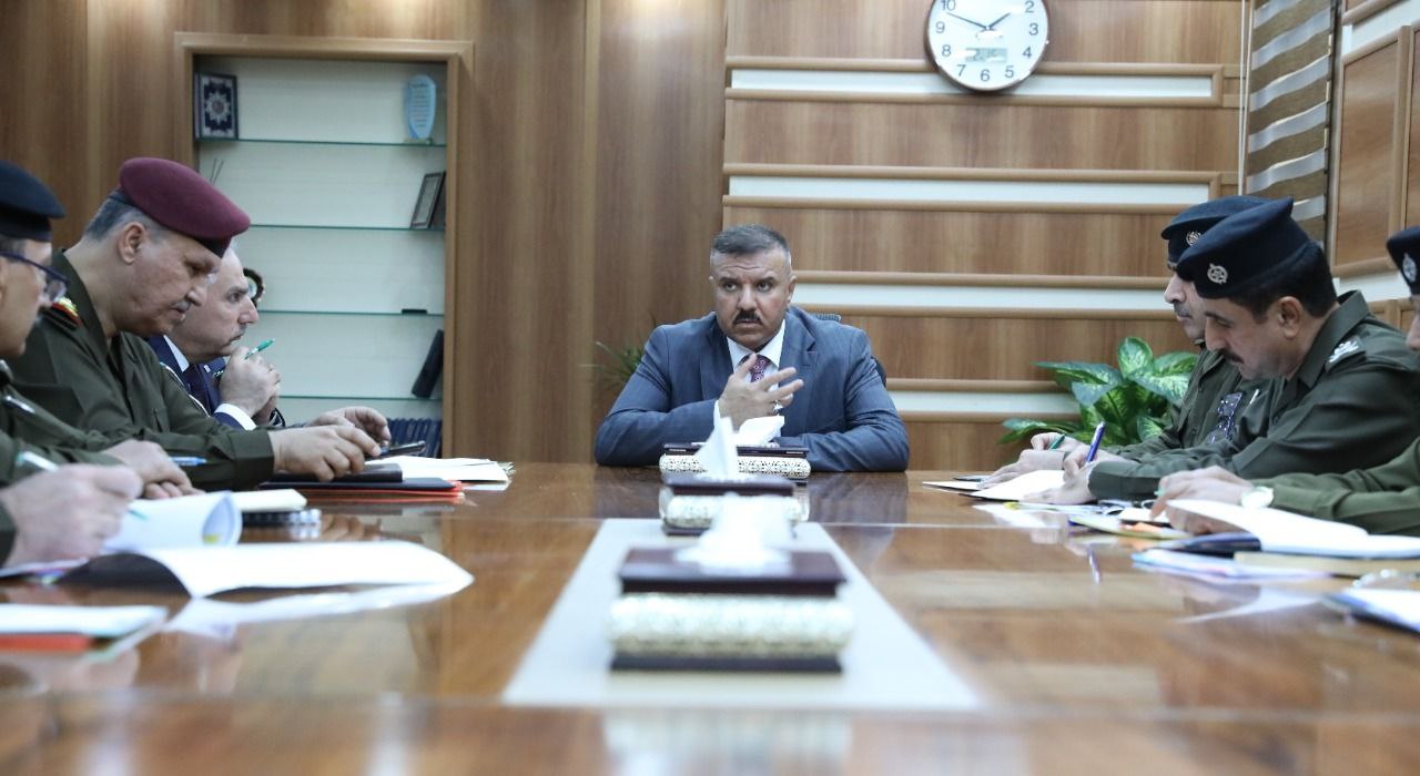 وزير الداخلية يعقد اجتماعا مع رؤساء محاكم قوى الامن الداخلي