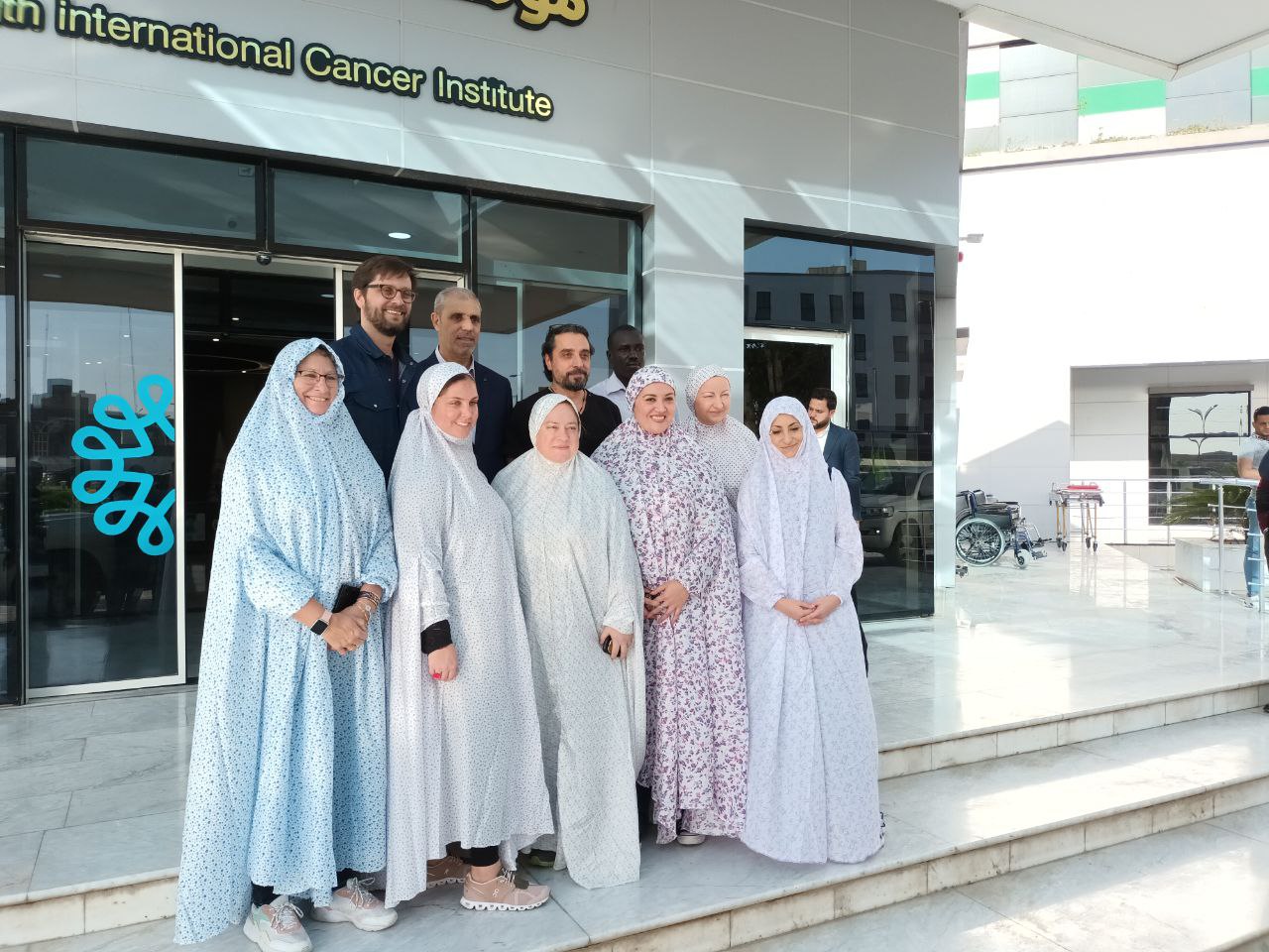 وفد اممي يزور العتبة الحسينية المقدسة ومؤسسة وارث لعلاج للاورام