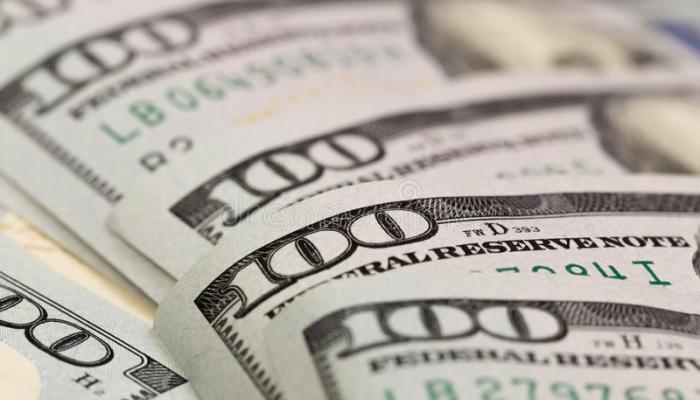 "شليف الصوف النائم" يدفع سعر الدولار في العراق إلى نحو 160 ألف دينار