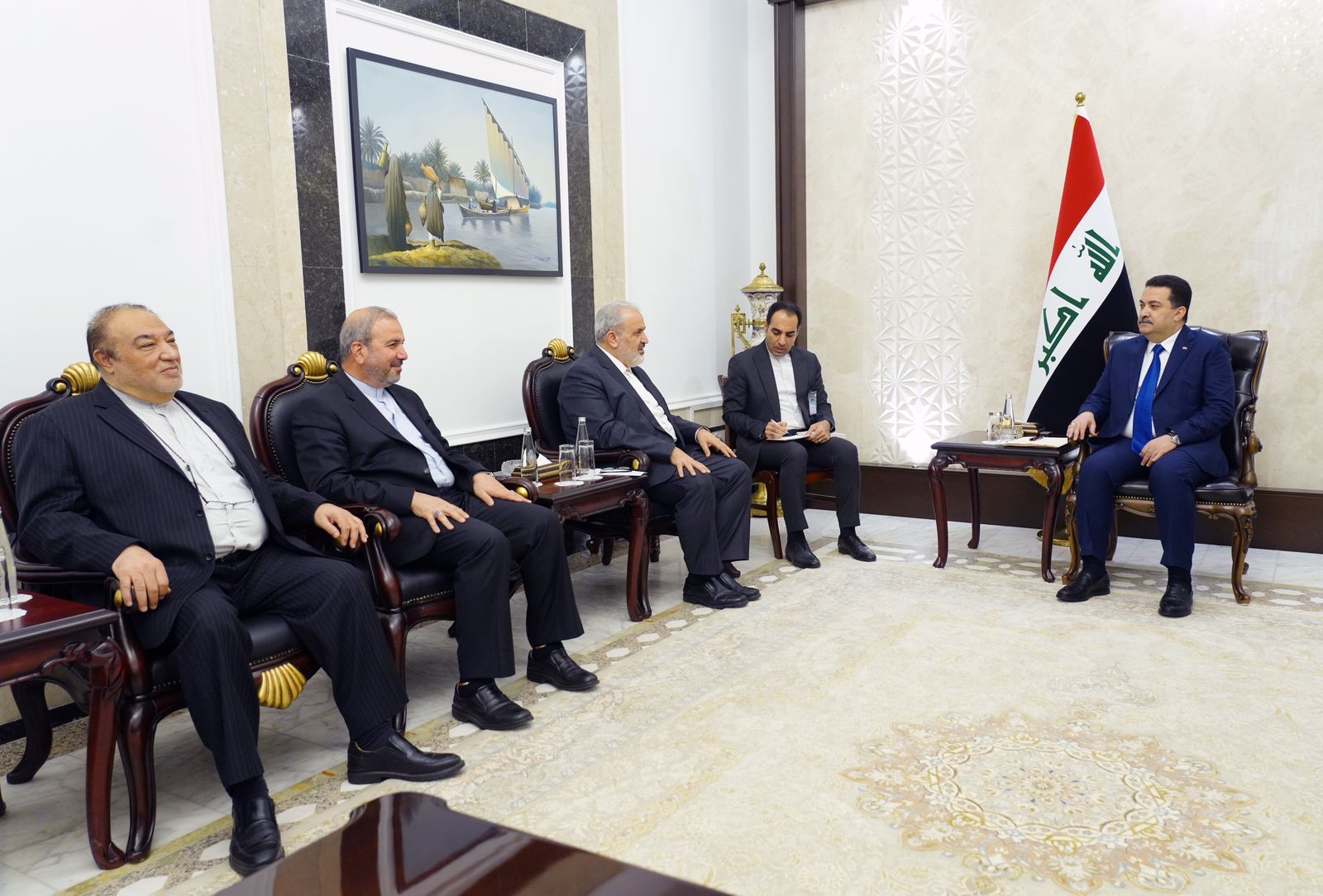 العراق وإيران يبحثان إمكانية استخدام عملتي البلدين في التبادل التجاري والتحويلات المالية