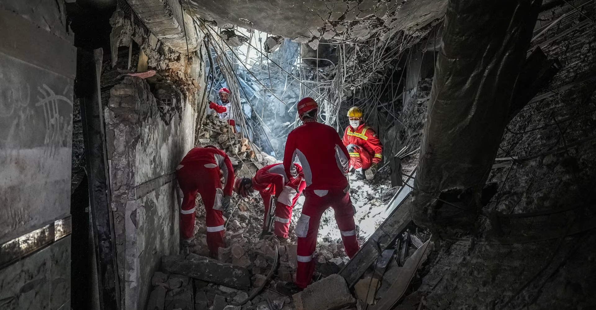 طهران تعلن سقوط 79 ضحية في قصف سجن إيفين