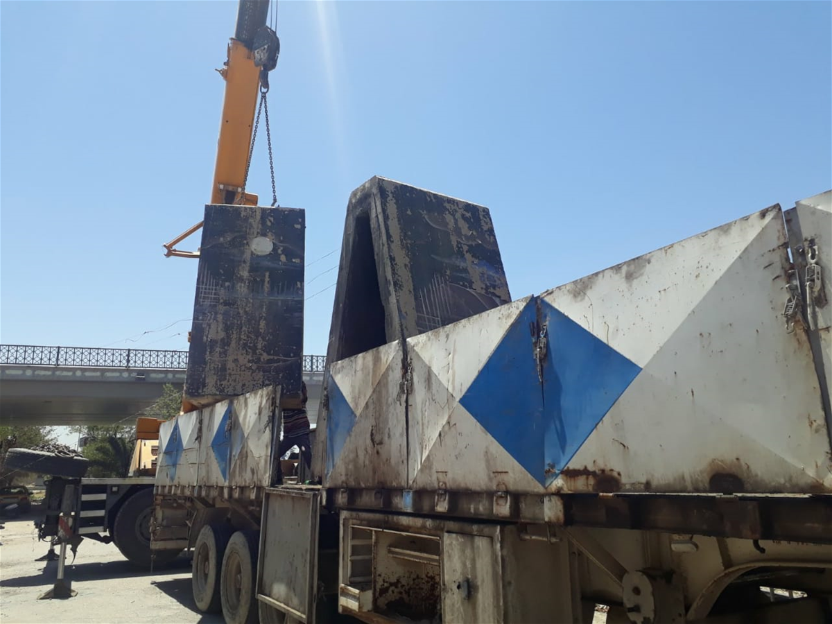 بالصور:رفع الكتل الكونكريتية من جسر السنك ووسط بغداد