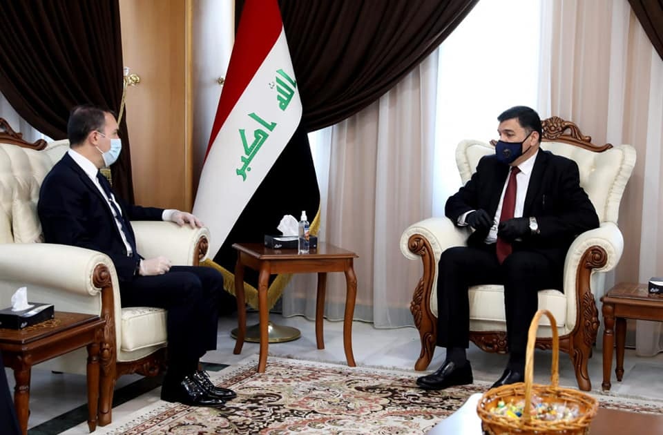 وزير الموارد المائية يستقبل السفير التركي في بغداد