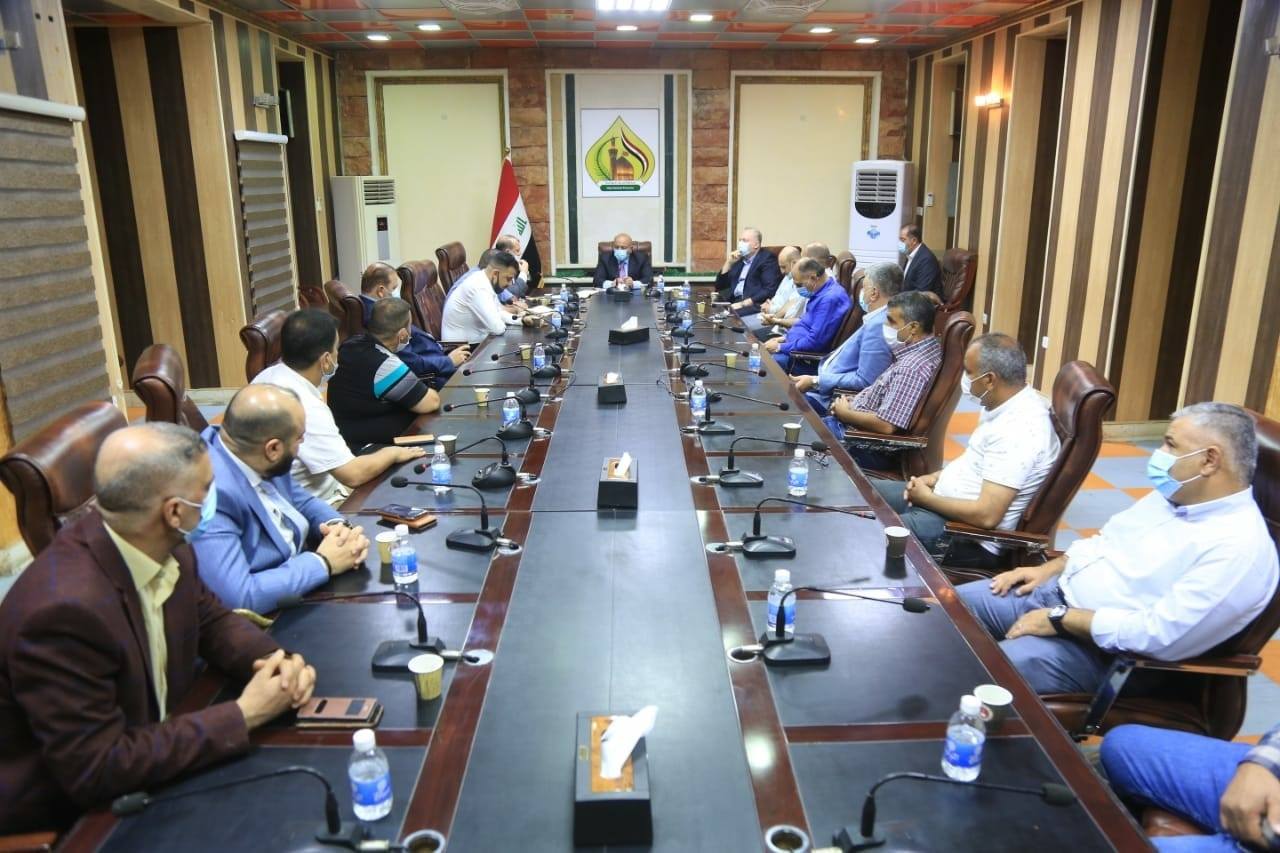 محافظ كربلاء المقدسة يتحدث مع اصحاب الفنادق والتجار عن الية لاعادة انعاش الوضع الاقتصادي في المحافظة