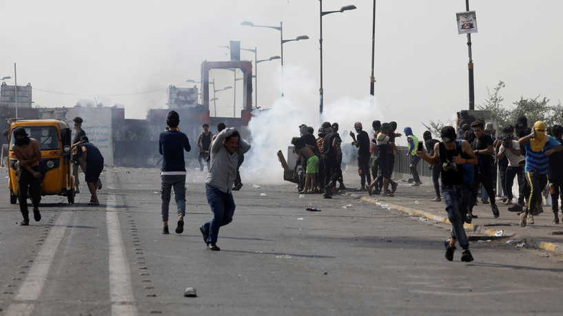 اشتباكات جديدة  بين عشرات المتظاهرين وقوات الأمن في ساحة التحرير