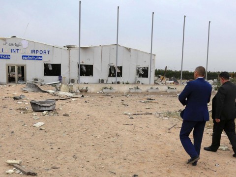 وفد نيابي في مطار كربلاء يكذب ادعاءات الامريكان ..والجهة المستثمرة تكشف حجم اضرار المطار بسبب القصف الامريكي