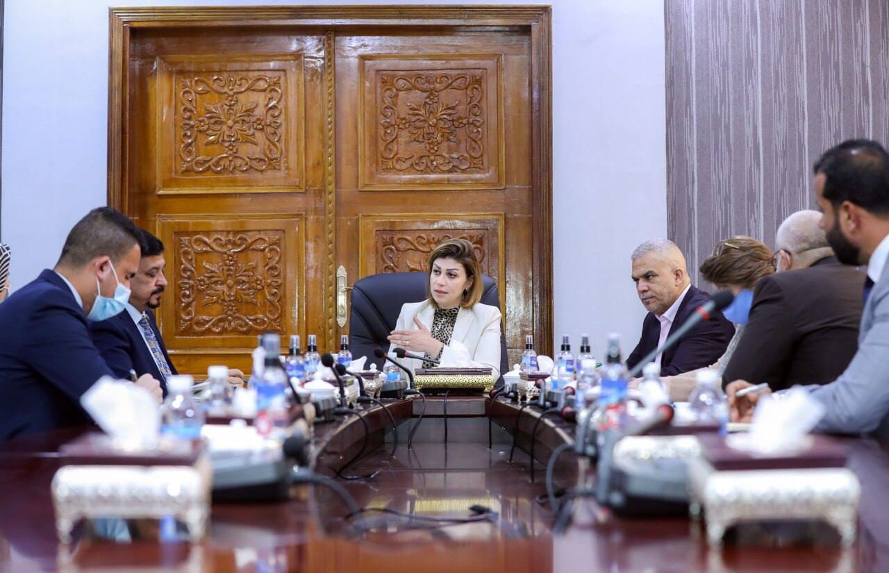 وزيرة الهجرة تبحث أسباب حالات الانتحار في مخيمات النزوح بالعراق