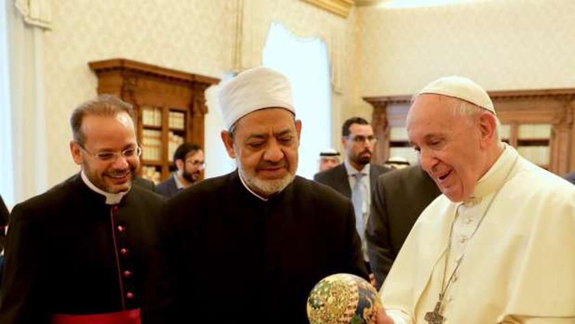 شيخ الأزهر يوجه رسالة لبابا الفاتيكان قبيل زيارته إلى العراق