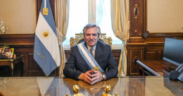 رغم تلقيه جرعتي لقاح.. الرئيس الأرجنتيني يعلن إصابته بفيروس (كورونا)