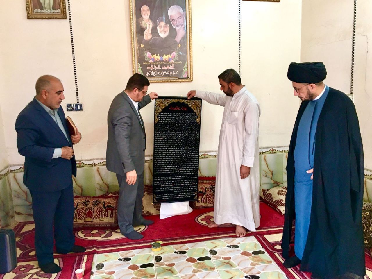 بالصور:فرقة من حشد العتبات المقدسة تتفقد شهدائها بالمحافظات