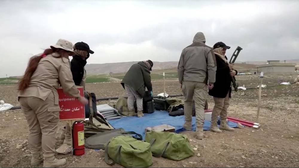 الصور: فريق نسائي لإزالة الألغام في العراق