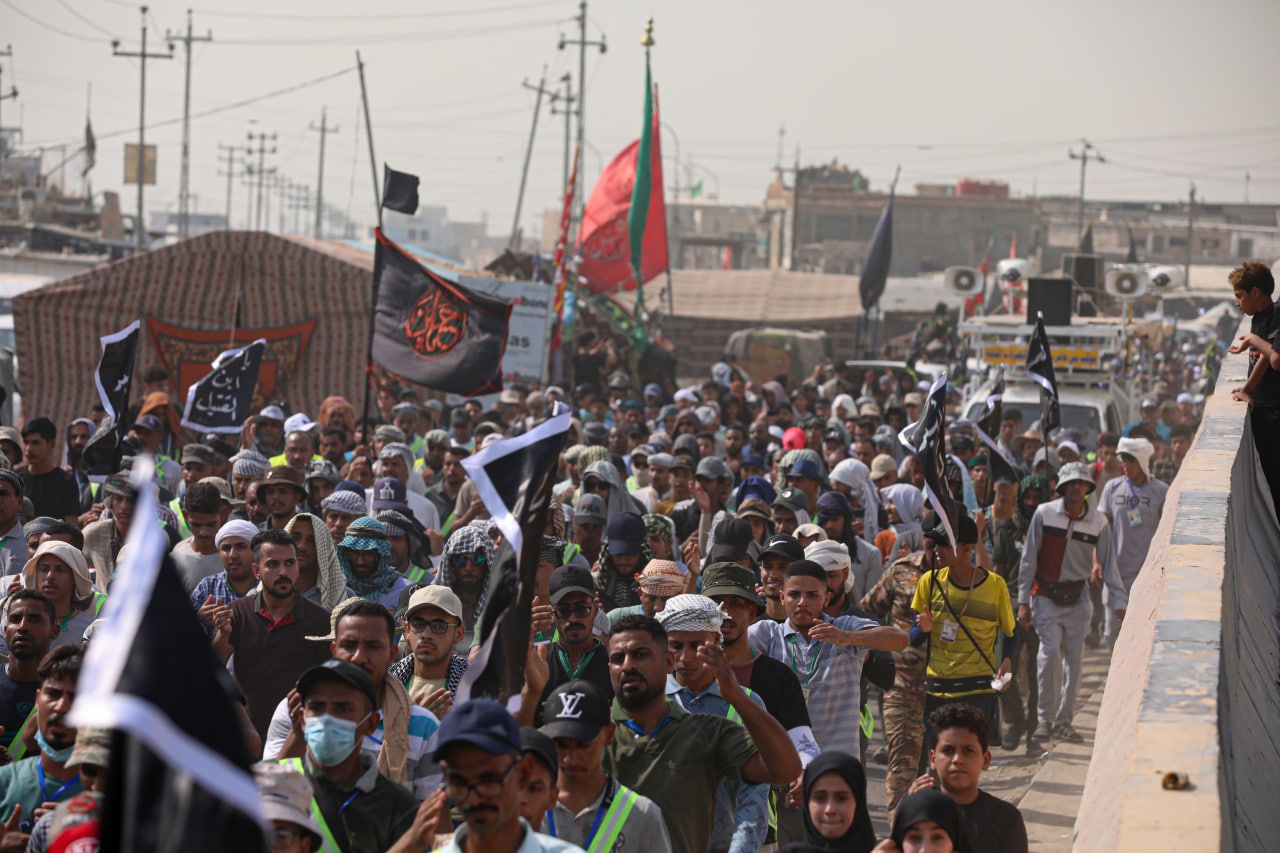 لقطات حصرية من طريق مسير الزائرين جنوبا باتجاه كربلاء المقدسة