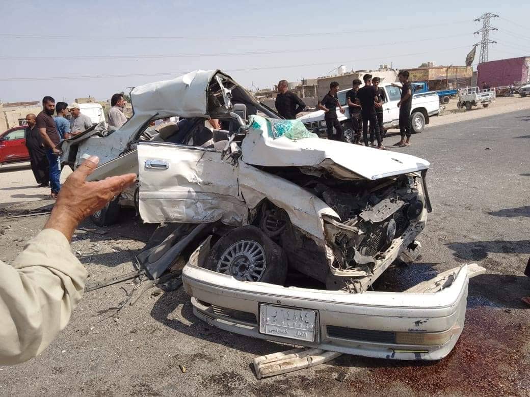 بالصور:مصرع ثلاثة اشخاص بحادث مروري في ذي قار