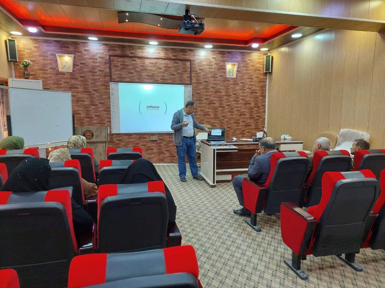 المعهد التقني العمارة ينظم دورة في صيانة الحاسوب للمنتسبين