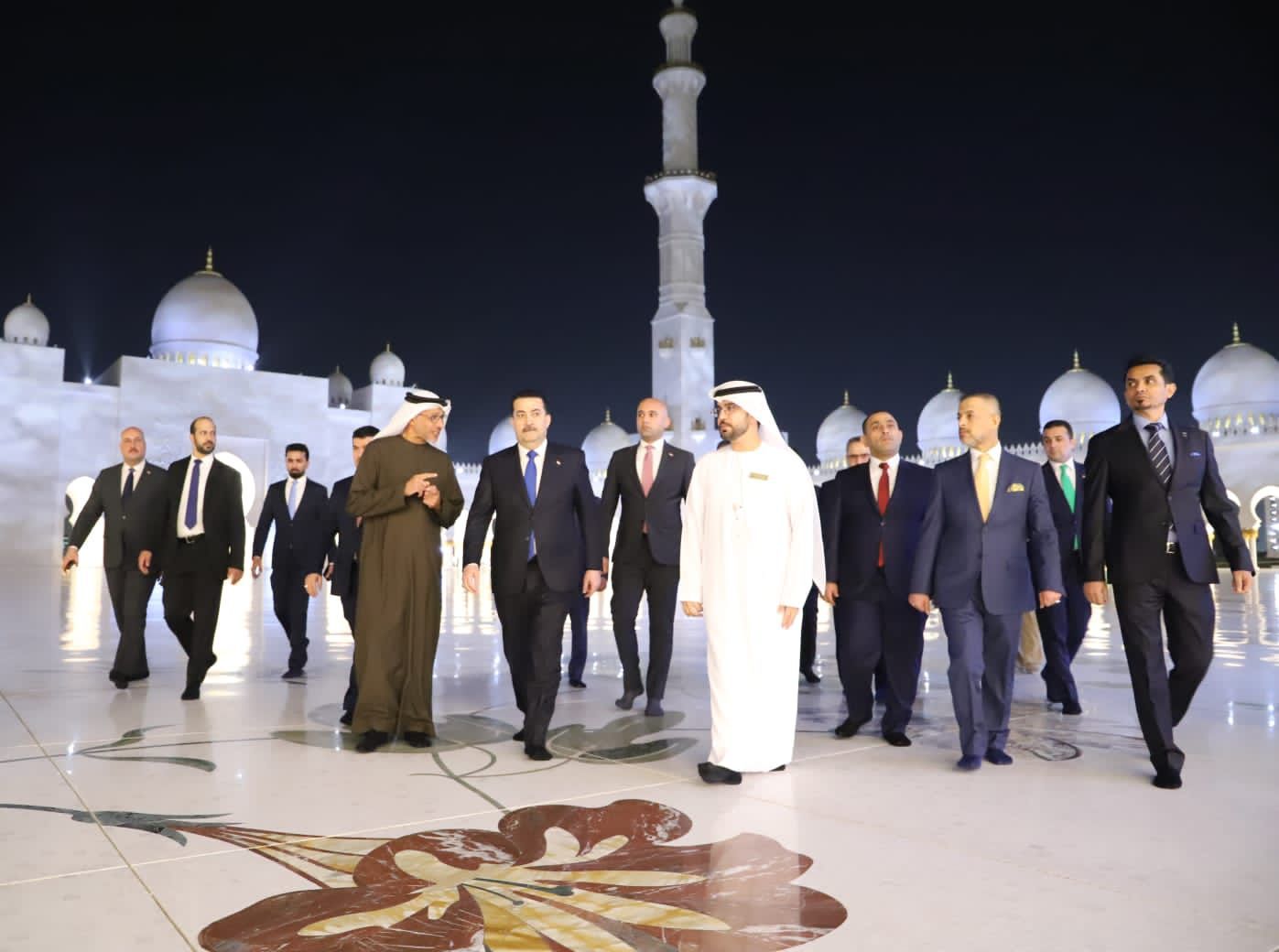 السوداني يزور ضريح الشيخ زايد بن سلطان في ابو ظبي